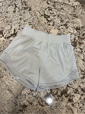 Aritzia TNA Golden MoveTech Legacy High Rise Short